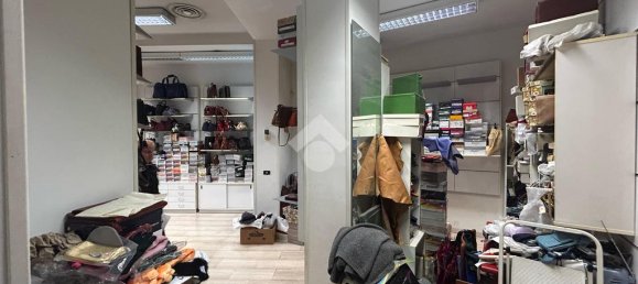 2-salle Propriété commerciale à Monza, Italy No. 208412 6