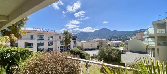 Apartamento de 3 dormitorios en Calvi, France No. 92328 2