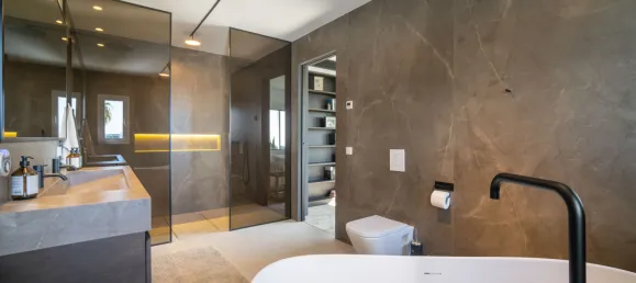 4 bedrooms Townhouse in Marbella, Spain No. 102183 3