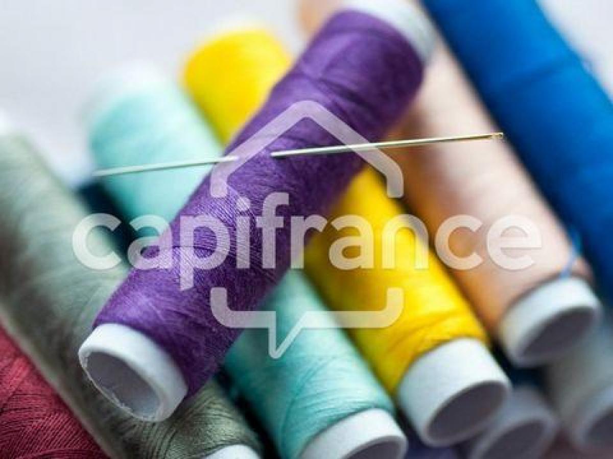 Büro in Houdan, France 30m², Nr. 17970