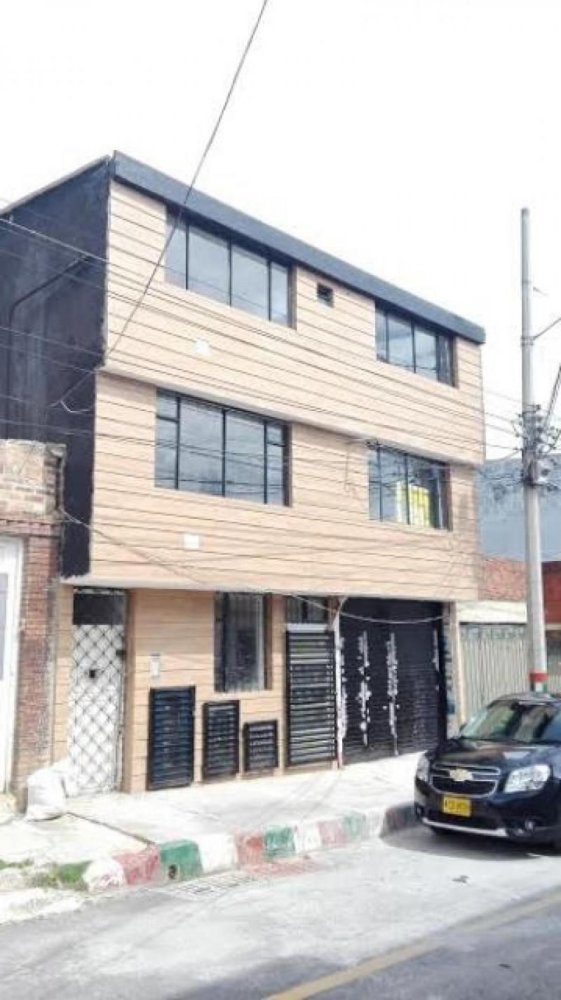 Casa de 3 dormitorios en Bogotá, Colombia No. 12757