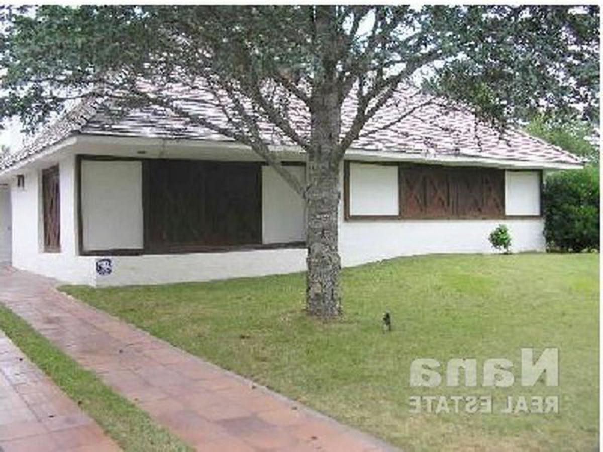 3 bedrooms House in Maldonado, Uruguay No. 1645