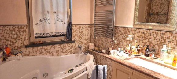 4 bedrooms Apartment in Porcari, Italy No. 82781 37