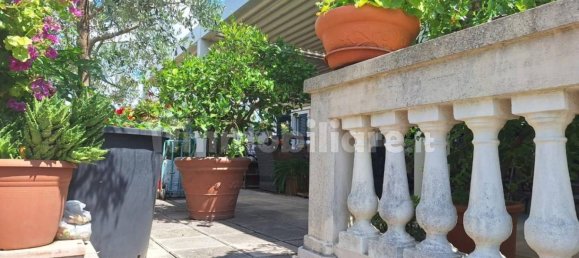 4 bedrooms Apartment in Porcari, Italy No. 82781 5