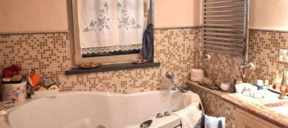 4 bedrooms Apartment in Porcari, Italy No. 82781 32