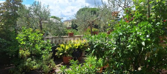 4 bedrooms Apartment in Porcari, Italy No. 82781 8