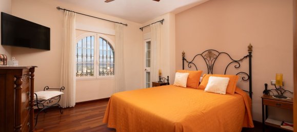 5 bedrooms Villa in Alhaurin de la Torre, Spain No. 134035 3