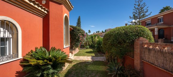 5 bedrooms Villa in Alhaurin de la Torre, Spain No. 134035 12