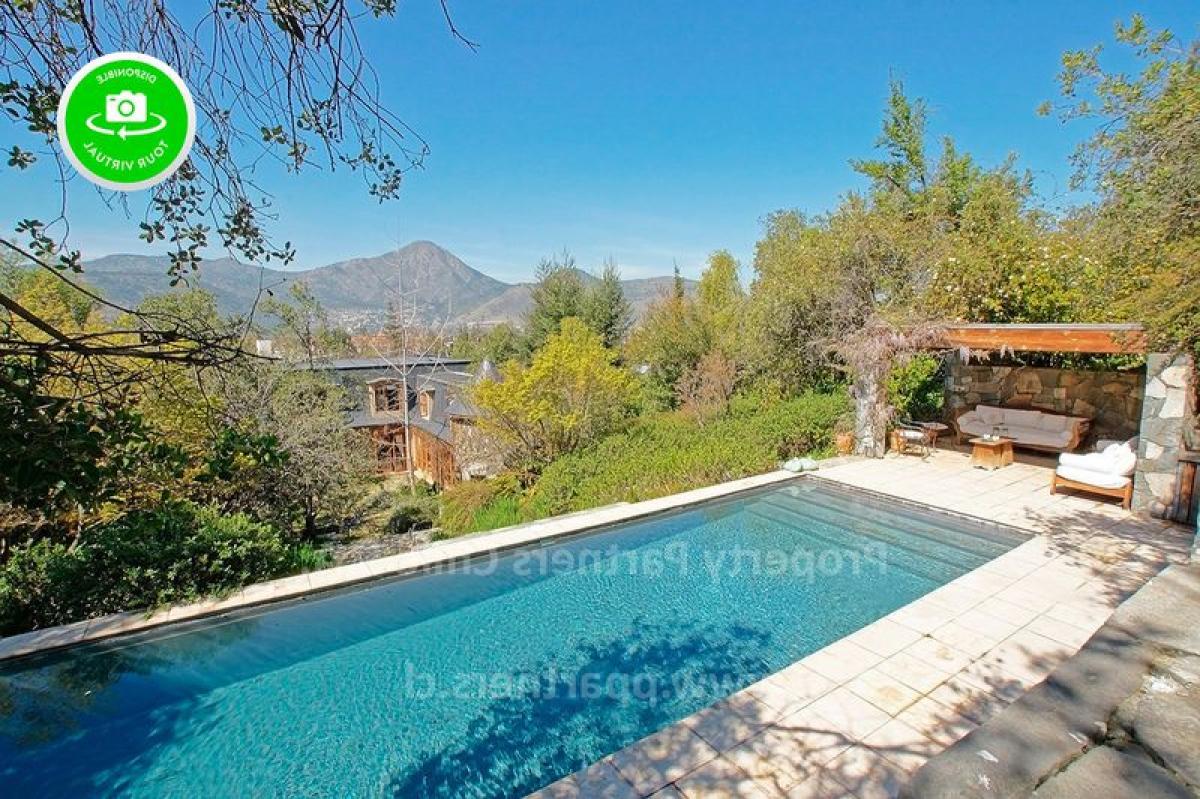 4 bedrooms House in Santiago, Chile No. 2413