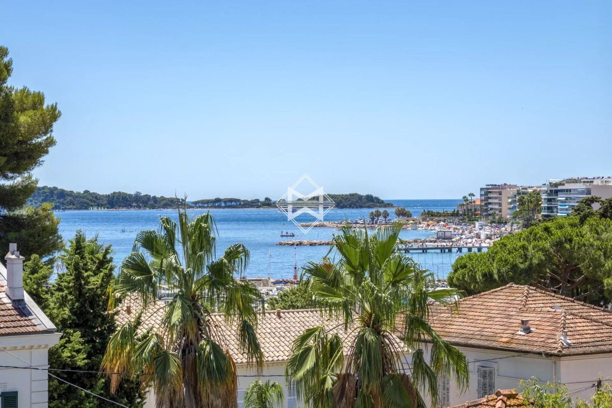 Apartamento de 4 habitaciónes en Cannes, France No. 289553