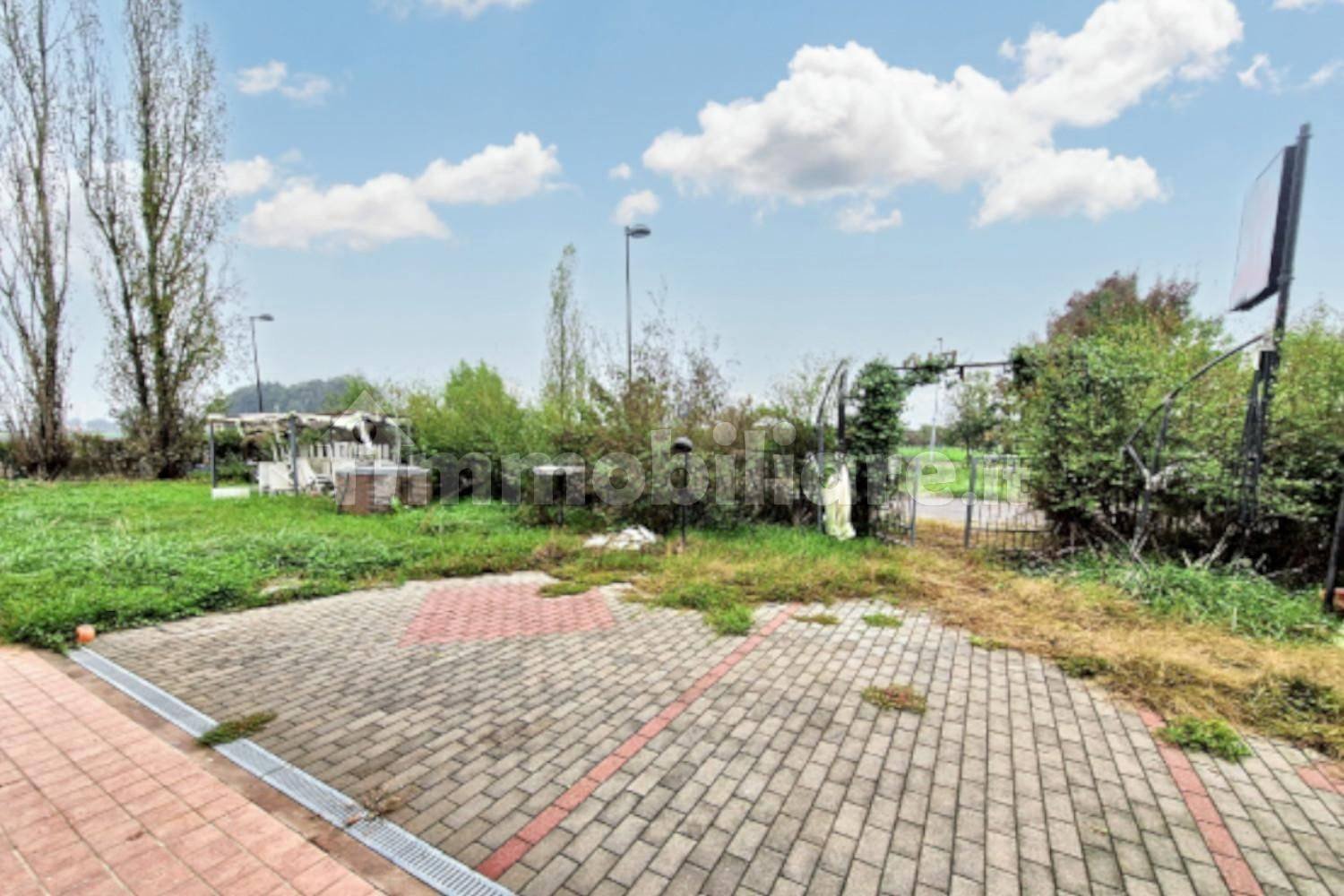  عقار تجاري في Bagnolo in Piano, Italy 119متر مربع رقم 316136