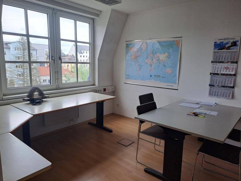 Oficina de 4 habitaciónes en Linz, Austria No. 246856