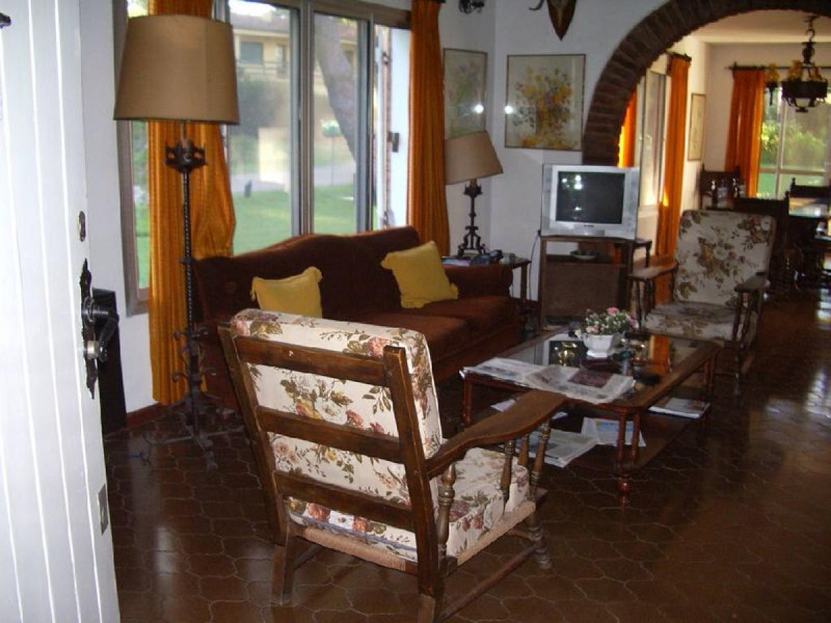 Casa de 5 dormitorios en Mar del Plata, Argentina No. 100380