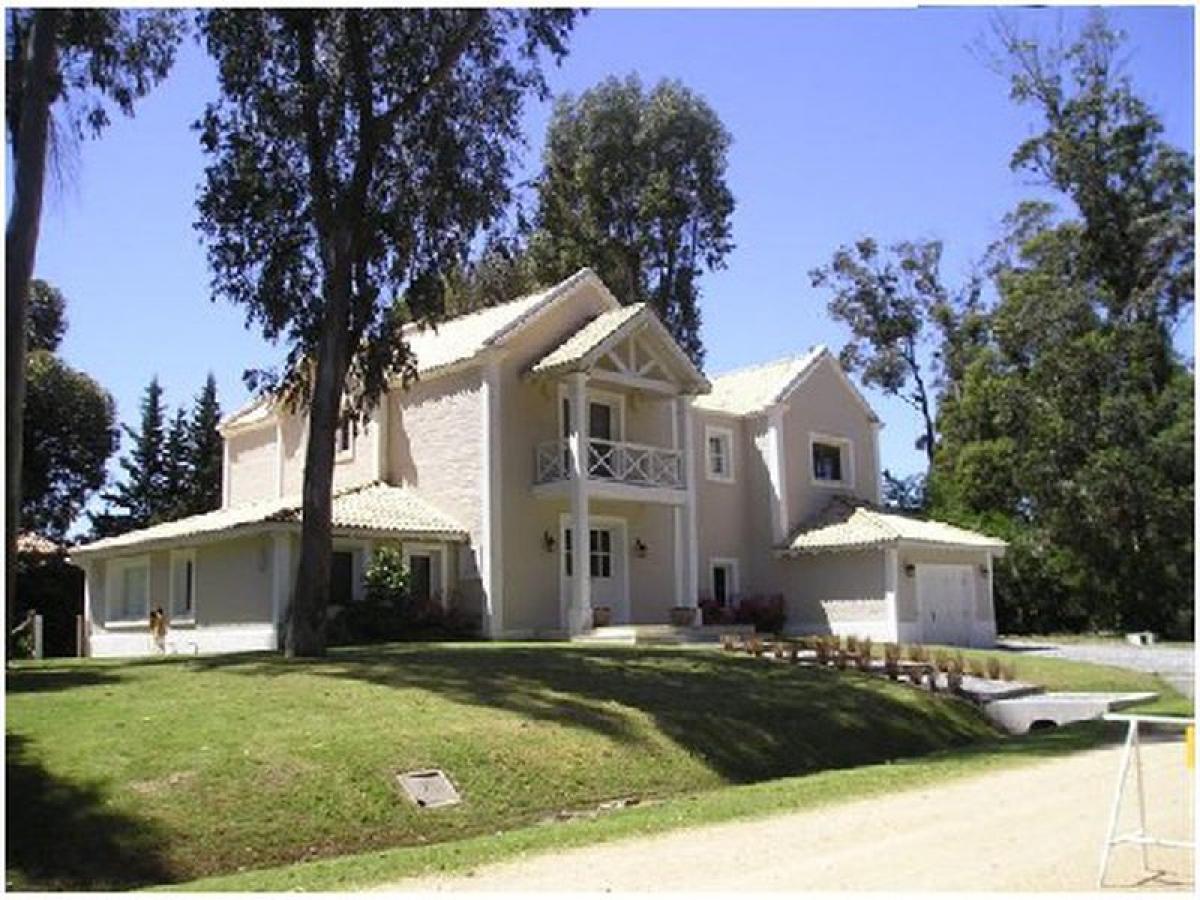 Дом с 4 спальнями в Мальдонадо, Уругвай № 8922