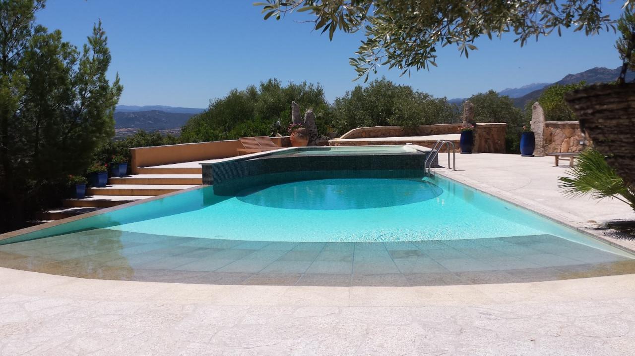 Villa de 6 habitaciónes en Olbia, Italy No. 236064