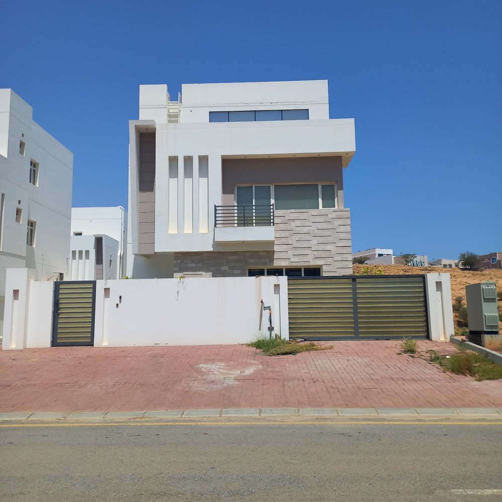 4 bedrooms Villa in Muscat, Oman No. 1225