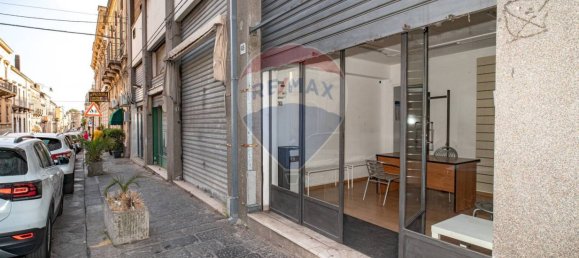 2غرفة عقار تجاري في Acireale, Italy رقم 22905 3
