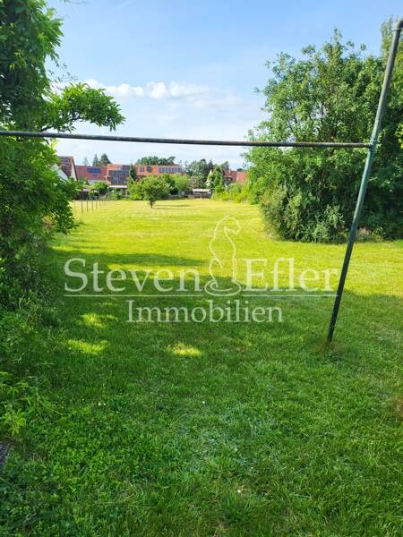  Land in Nuremberg, Germany No. 221670