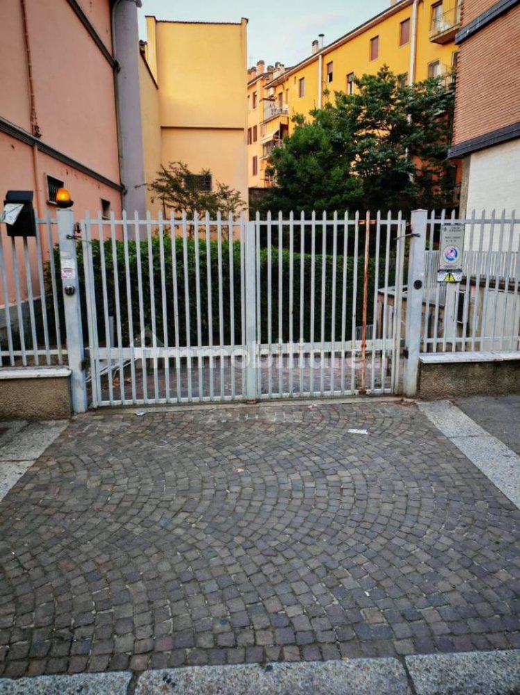 20m² Garage in Bologna, Italy No. 304400