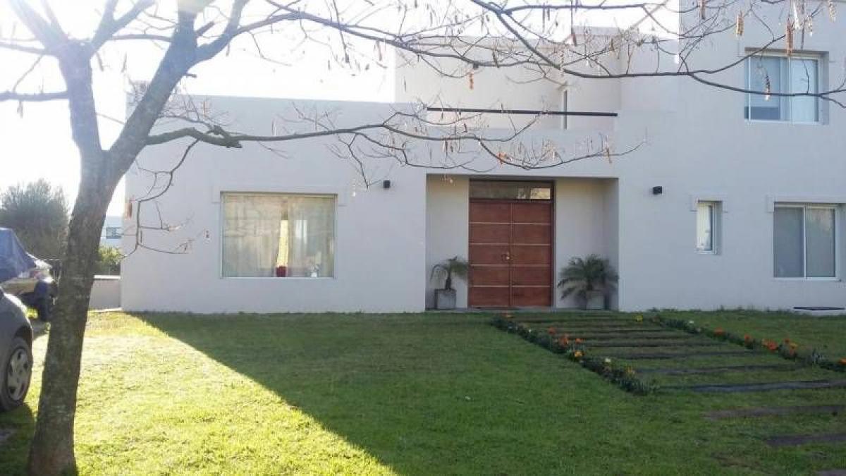 Дом с 3 спальнями в Тигре, Аргентина № 86317