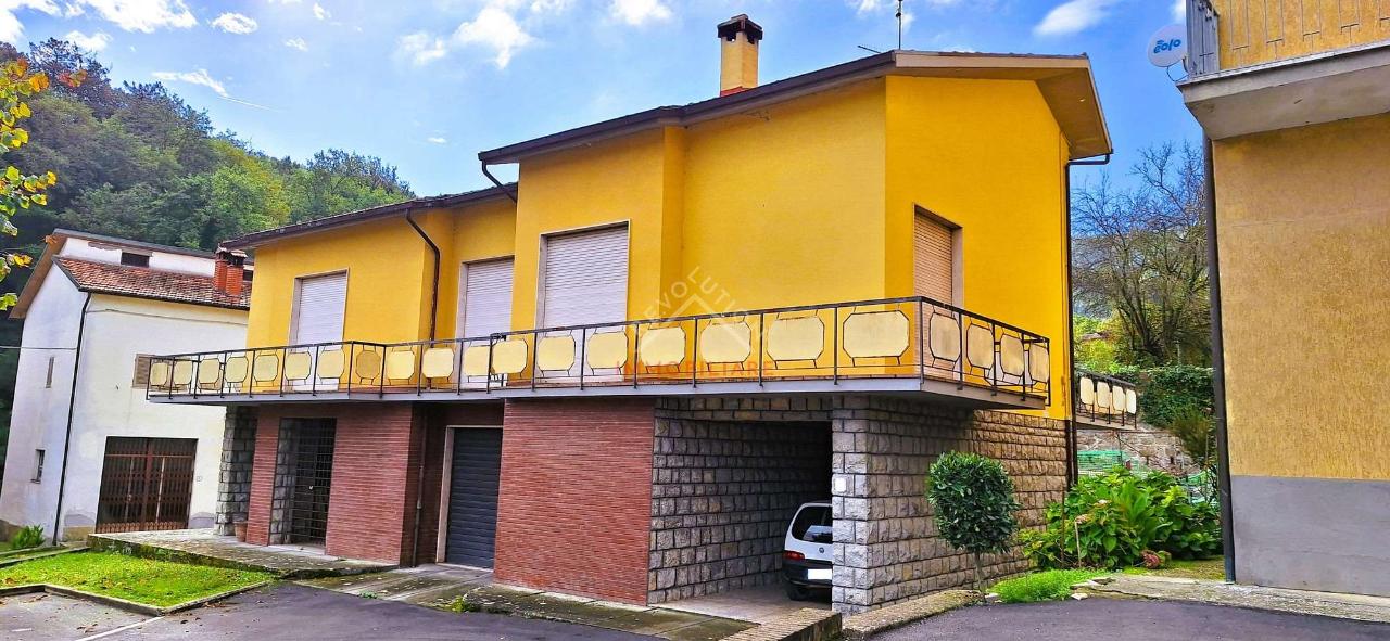 8 rooms House in Lisciano Niccone, Italy No. 152842