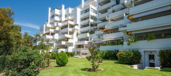 Apartamento de 3 dormitorios en Marbella, Spain No. 180755 22