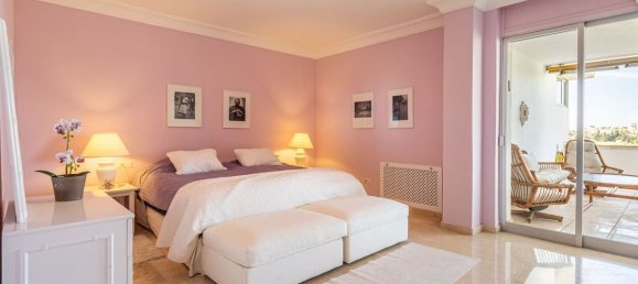 Apartamento de 3 dormitorios en Marbella, Spain No. 180755 12