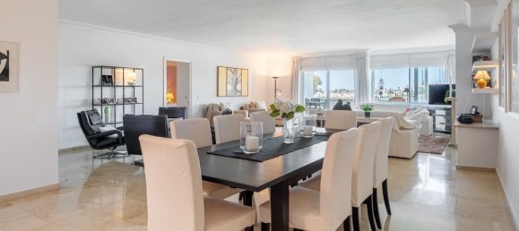 Apartamento de 3 dormitorios en Marbella, Spain No. 180755 4