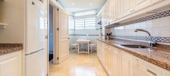 Apartamento de 3 dormitorios en Marbella, Spain No. 180755 10