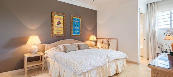 Apartamento de 3 dormitorios en Marbella, Spain No. 180755 16