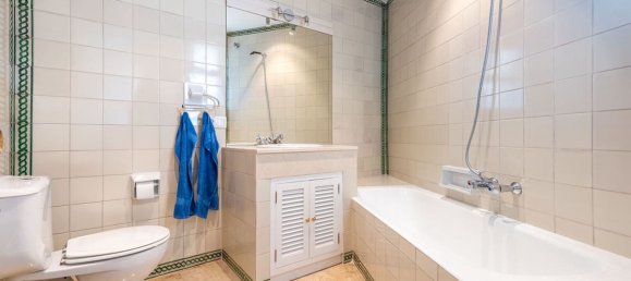 Apartamento de 3 dormitorios en Marbella, Spain No. 180755 21