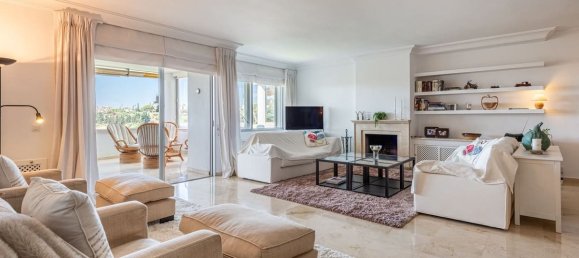 Apartamento de 3 dormitorios en Marbella, Spain No. 180755 3