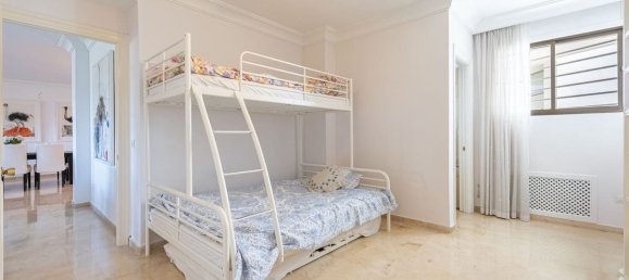 Apartamento de 3 dormitorios en Marbella, Spain No. 180755 13