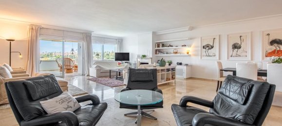 Apartamento de 3 dormitorios en Marbella, Spain No. 180755 5