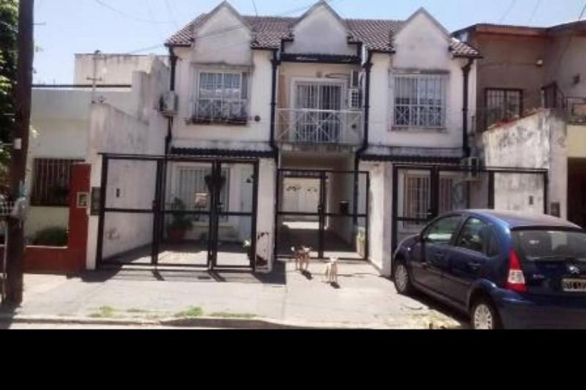 Дом с 3 спальнями в Морон, Аргентина № 11611