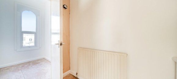 1 bedroom Apartment in London, United Kingdom No. 7702 10