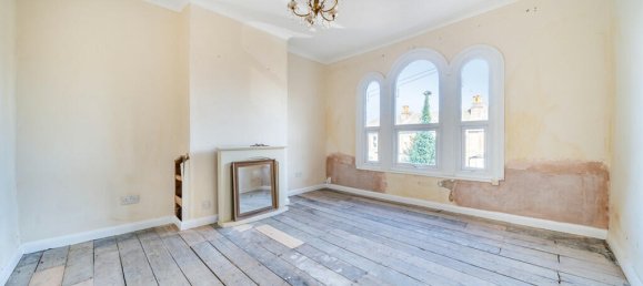 1 bedroom Apartment in London, United Kingdom No. 7702 2