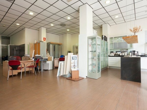 842m² Commercial property in Zaragoza, Spain No. 67578