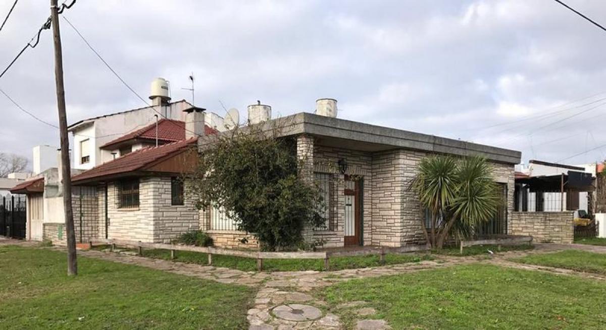 4 bedrooms House in Mar del Plata, Argentina No. 75952