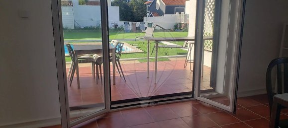 3 Schlafzimmer Haus in Corroios, Portugal, Nr. 22528 13