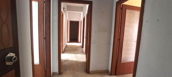 4-salle Appartement à Reggio Calabria, Italy No. 19282 12