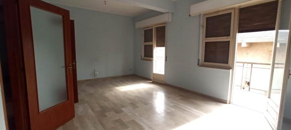 4-salle Appartement à Reggio Calabria, Italy No. 19282 2