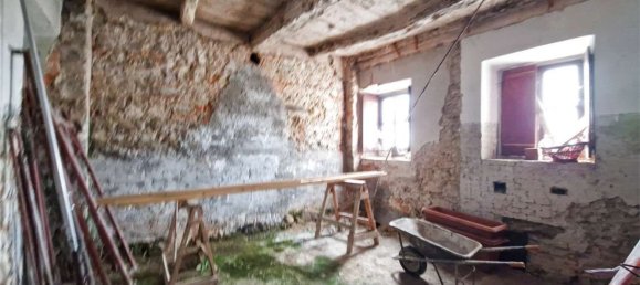 6 rooms House in Cocquio-Trevisago, Italy No. 279432 36