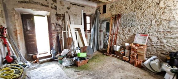 6 rooms House in Cocquio-Trevisago, Italy No. 279432 34