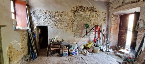 6 rooms House in Cocquio-Trevisago, Italy No. 279432 35