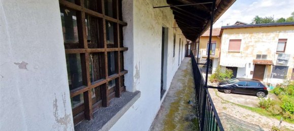 6 rooms House in Cocquio-Trevisago, Italy No. 279432 13
