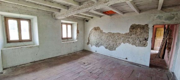 6 rooms House in Cocquio-Trevisago, Italy No. 279432 8