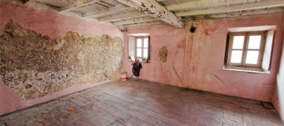 6 rooms House in Cocquio-Trevisago, Italy No. 279432 11