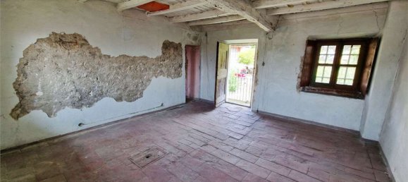 6 rooms House in Cocquio-Trevisago, Italy No. 279432 9