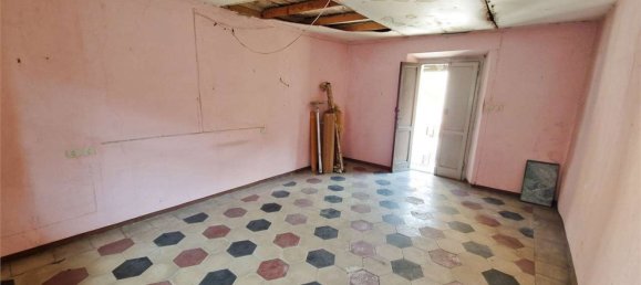 6 rooms House in Cocquio-Trevisago, Italy No. 279432 16